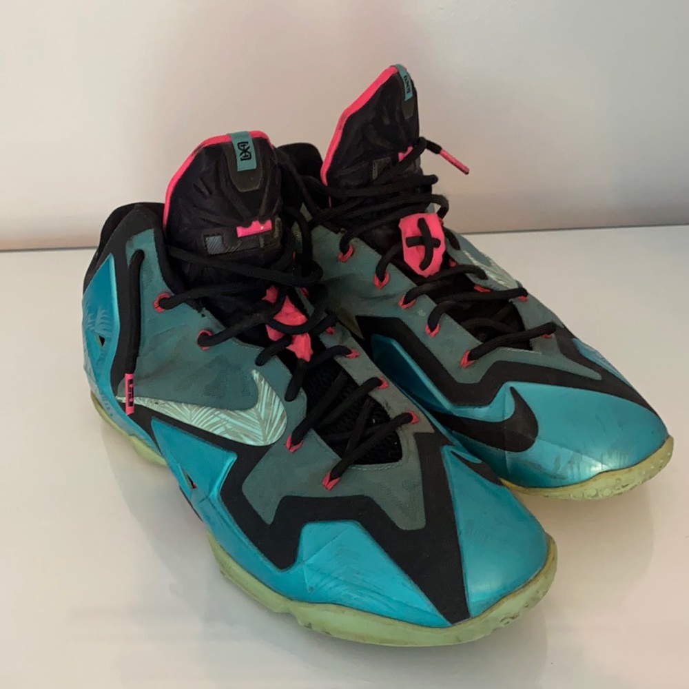 Nike men’s size 11.5 LeBron James sneakers